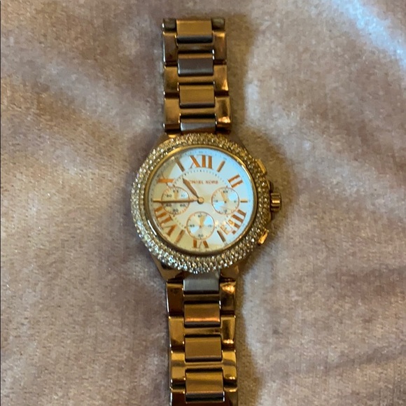 Women’s Rose Gold large Michael Kors watch - Picture 2 of 5